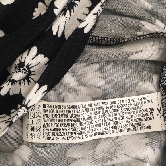 Forever 21 Women’s Dress S Black White Floral Daisies Sundress Flowy Sleeveless - Picture 7 of 7